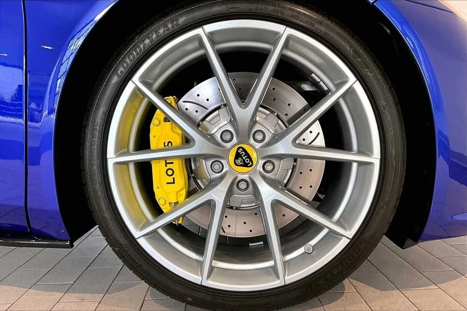 2024 Lotus Emira - Image 11 of 20