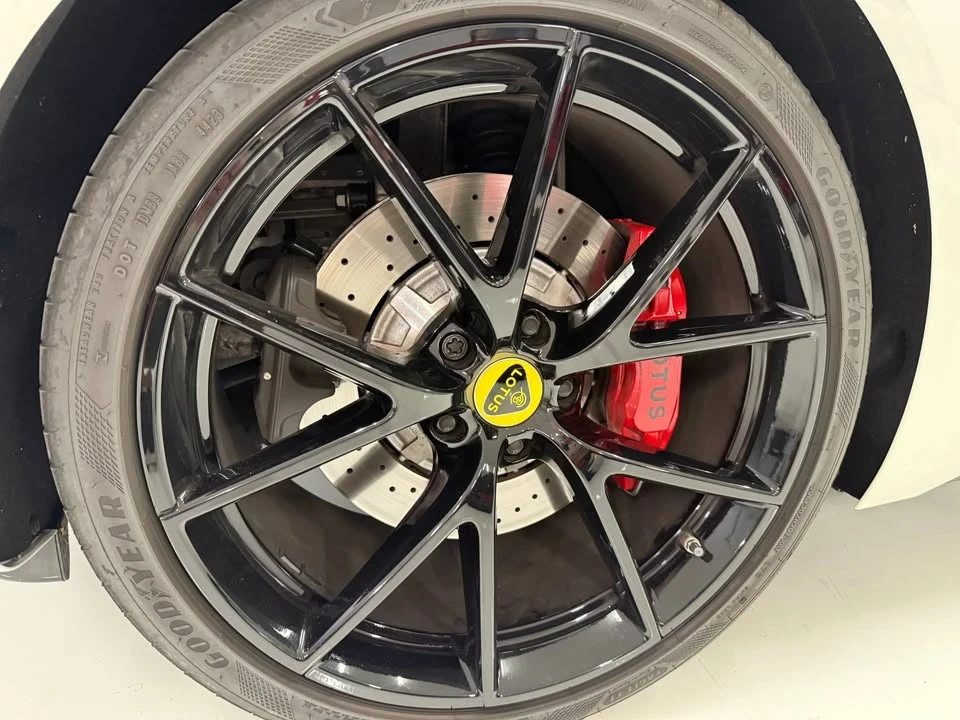 2024 Lotus Emira - Image 12 of 20