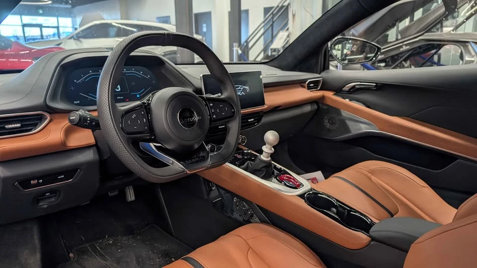 2024 Lotus Emira - Image 7 of 10