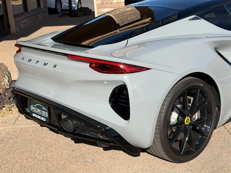 2024 Lotus Emira - Image 14 of 19