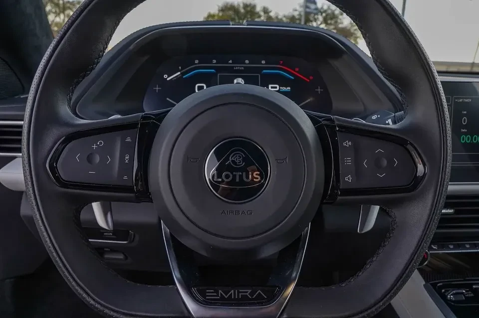 2024 Lotus Emira - Image 14 of 20