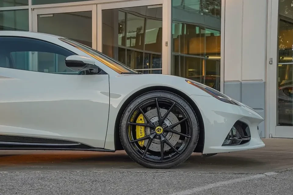 2024 Lotus Emira - Image 7 of 20