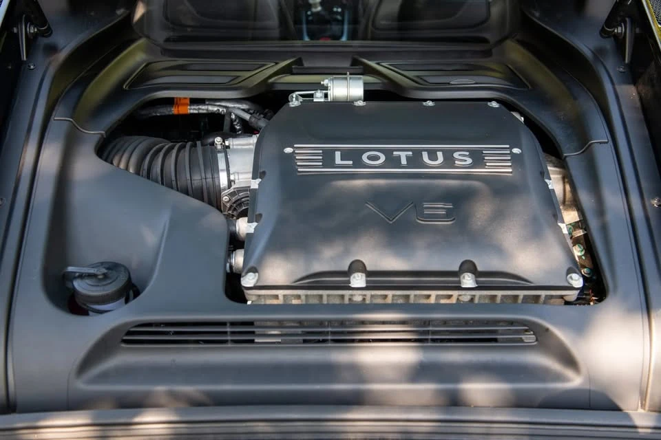 2024 Lotus Emira - Image 18 of 18