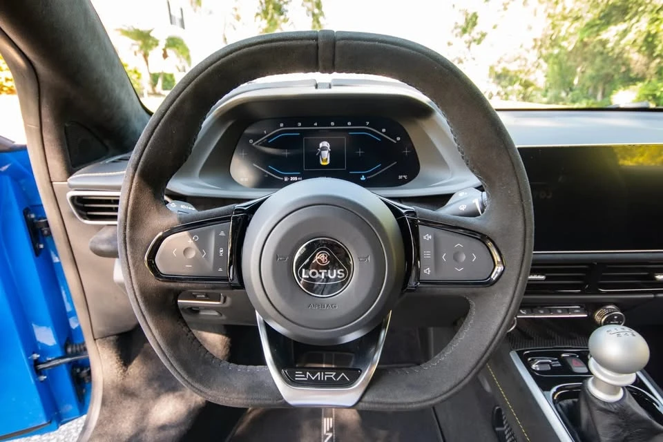 2024 Lotus Emira - Image 14 of 20