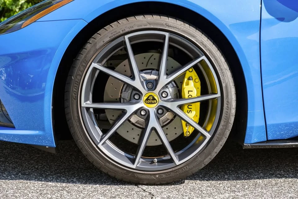 2024 Lotus Emira - Image 2 of 17