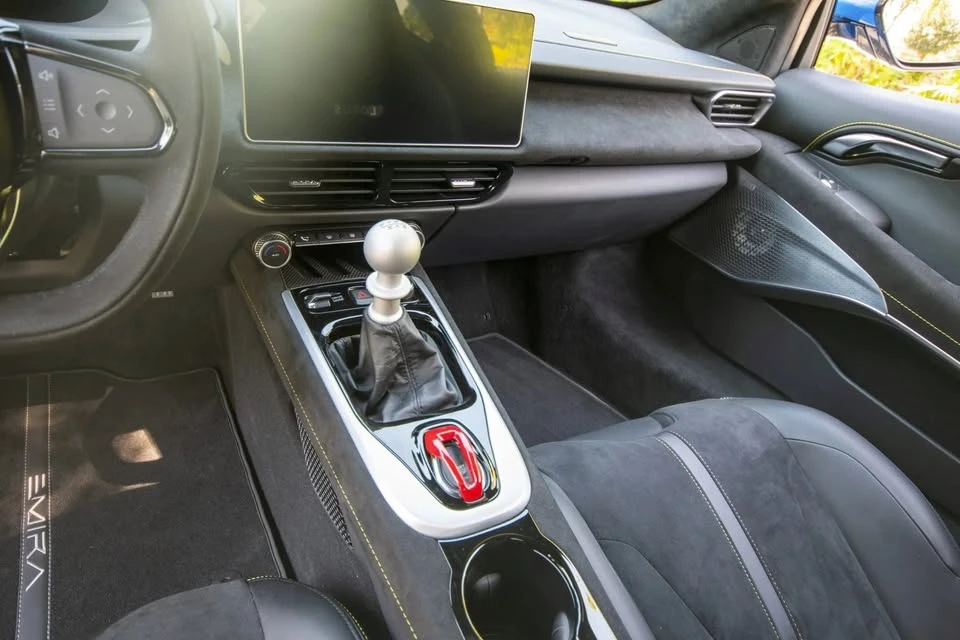 2024 Lotus Emira - Image 18 of 20