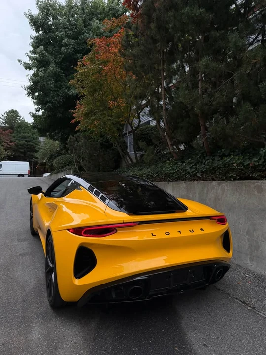 2024 Lotus Emira - Image 11 of 18