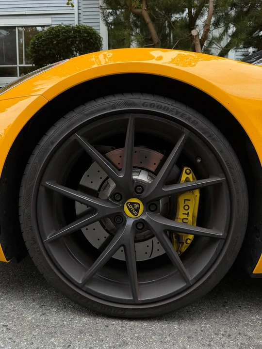 2024 Lotus Emira - Image 14 of 18
