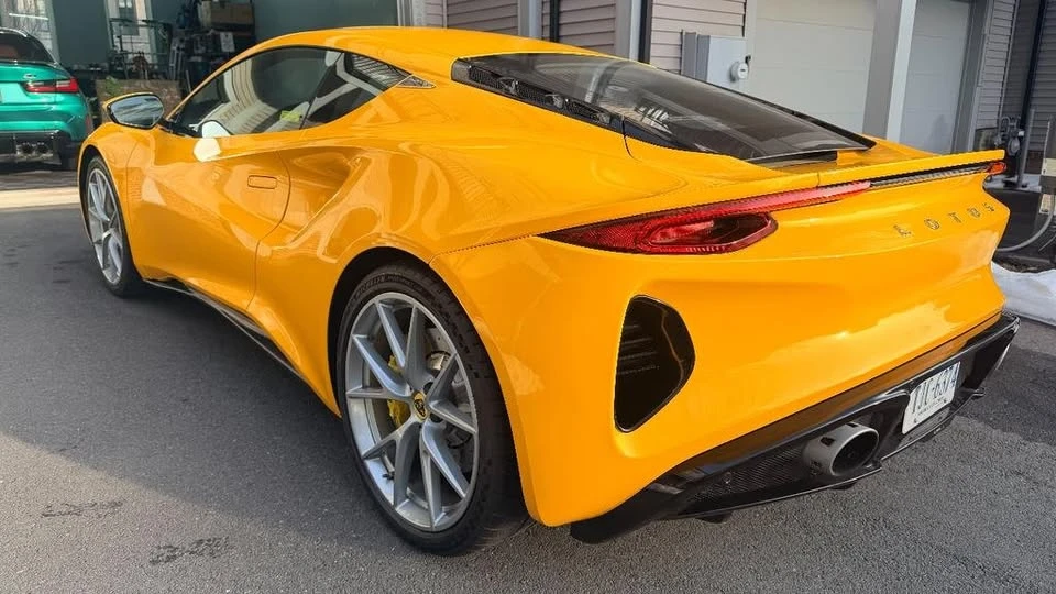 2024 Lotus Emira - Image 13 of 19