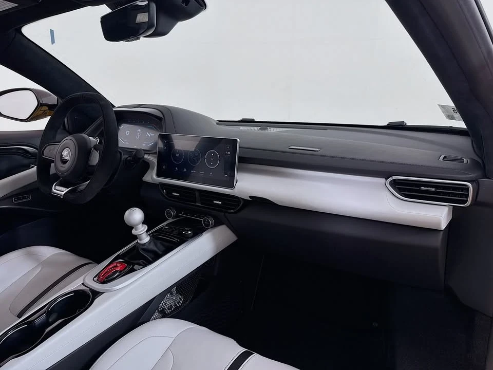 2024 Lotus Emira - Image 11 of 20
