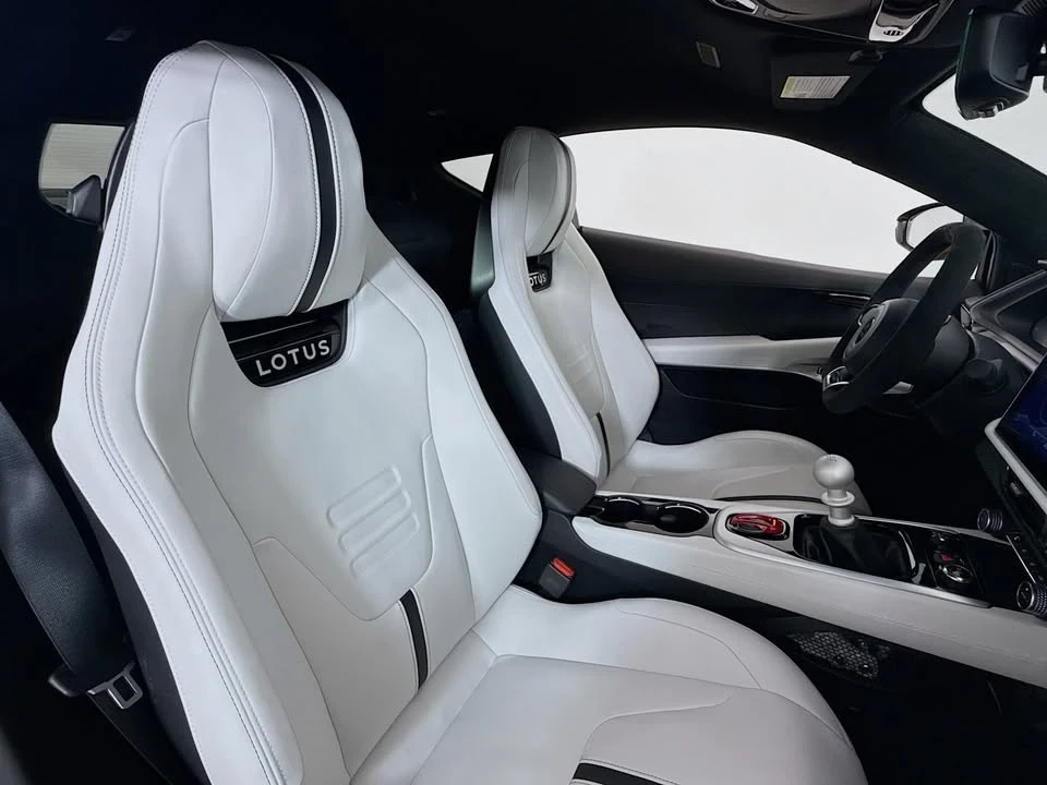 2024 Lotus Emira - Image 13 of 20