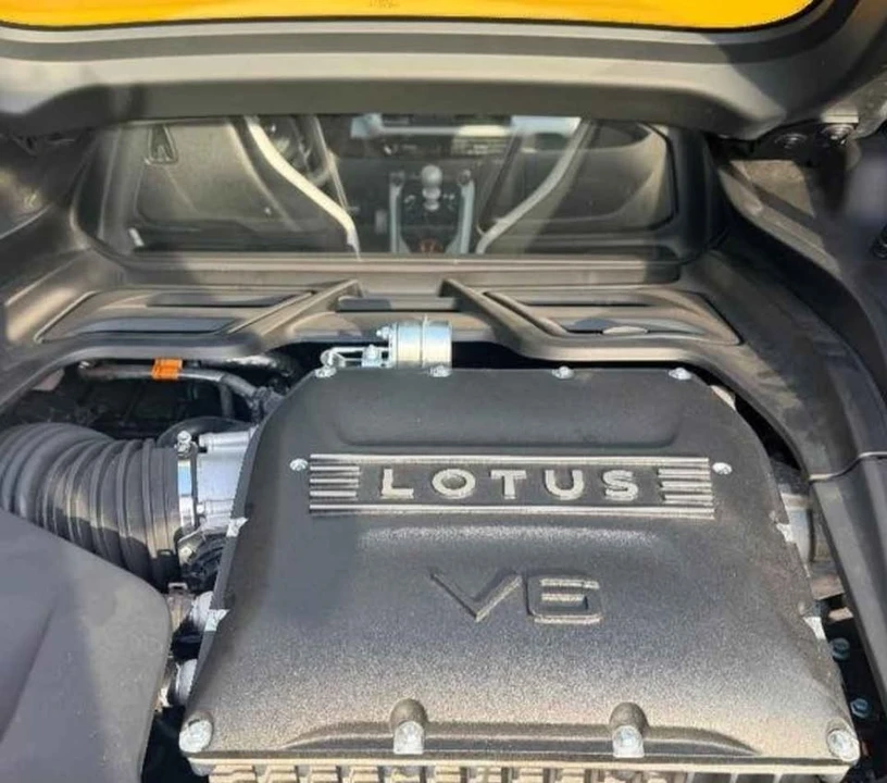 2024 Lotus Emira - Image 17 of 19