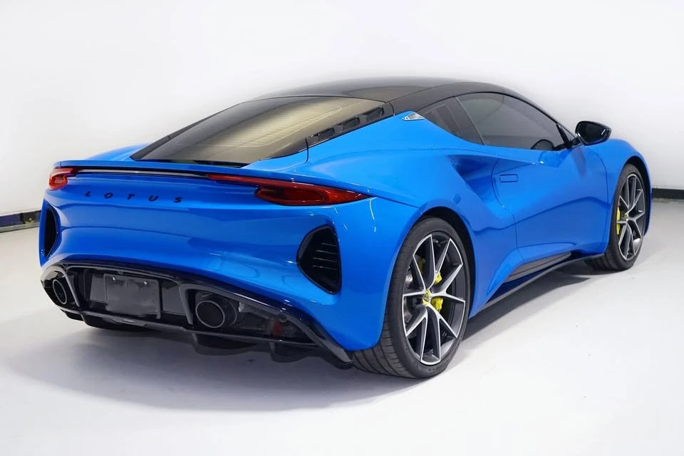 2024 Lotus Emira - Image 9 of 20