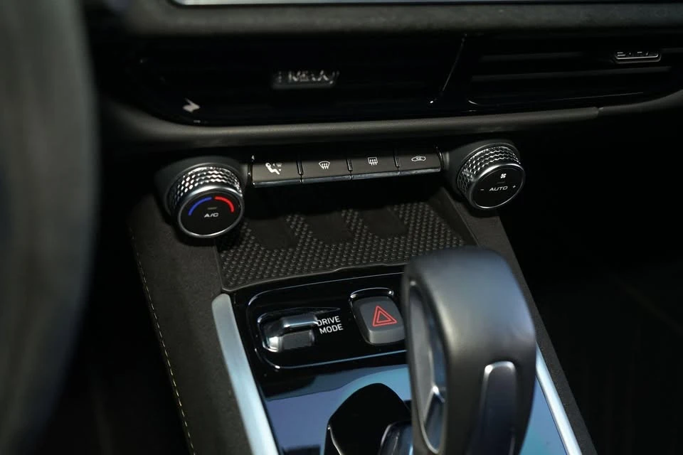 2024 Lotus Emira - Image 13 of 20