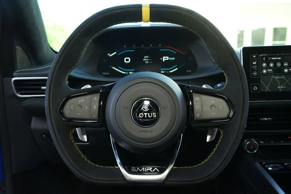 2024 Lotus Emira - Image 16 of 20