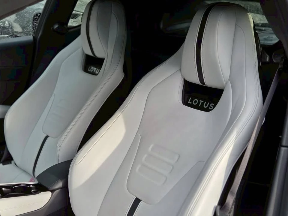 2024 Lotus Emira - Image 12 of 15