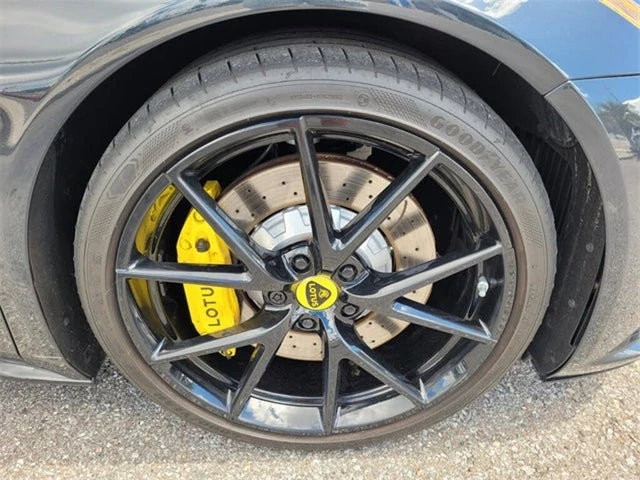 2024 Lotus Emira - Image 17 of 20