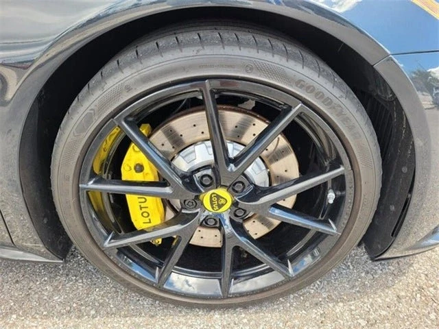 2024 Lotus Emira - Image 17 of 20
