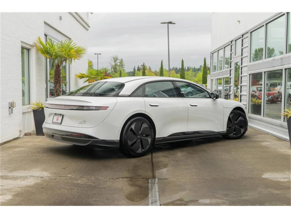 2024 Lucid Air - Image 7 of 12