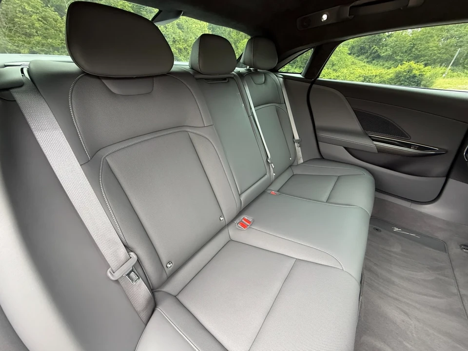 2024 Lucid Air - Image 19 of 21
