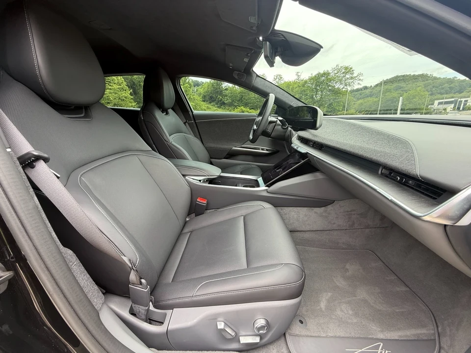 2024 Lucid Air - Image 15 of 21