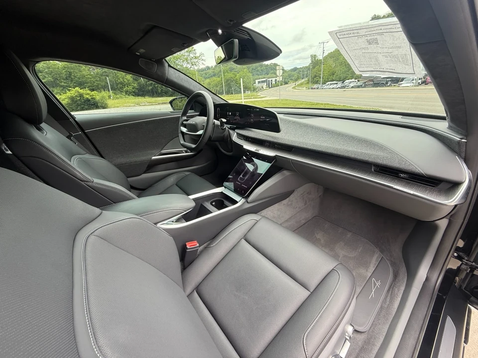 2024 Lucid Air - Image 17 of 21