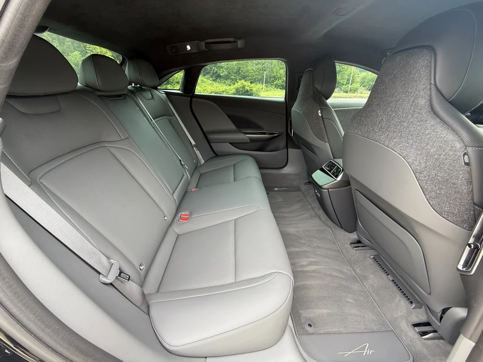 2024 Lucid Air - Image 18 of 21