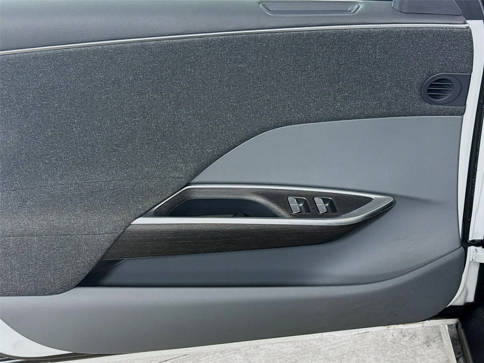 2024 Lucid Air - Image 12 of 15