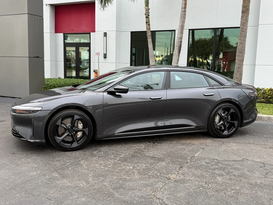 2024 Lucid Air - Image 14 of 21