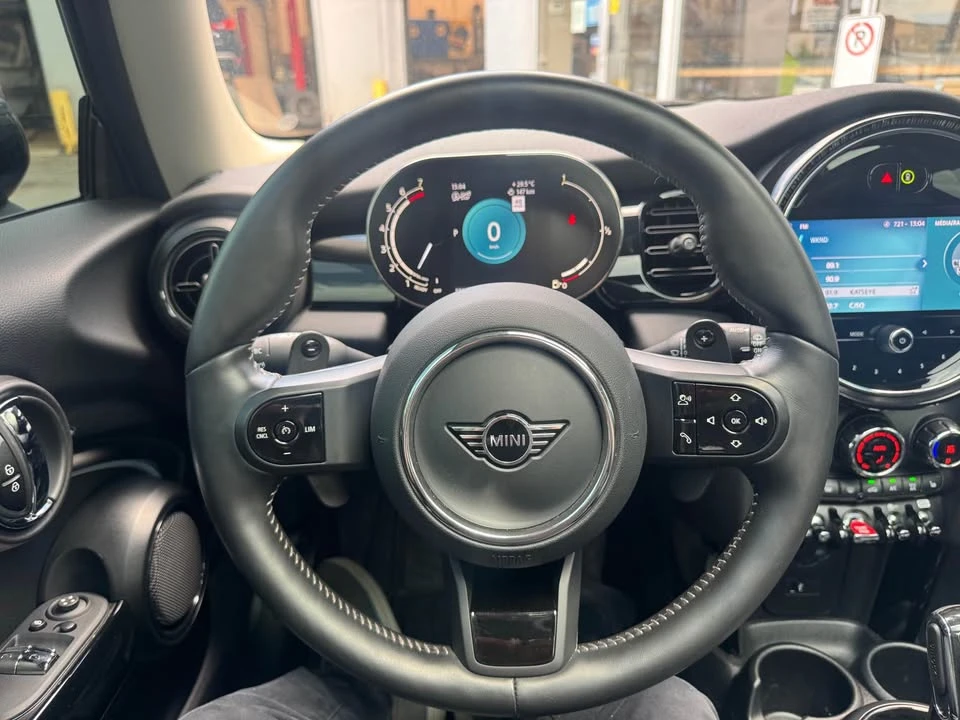 2024 Mini Mini Cooper S 3rd Gen - Image 12 of 17
