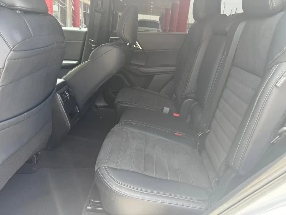 2024 Mitsubishi Outlander - Image 2 of 6