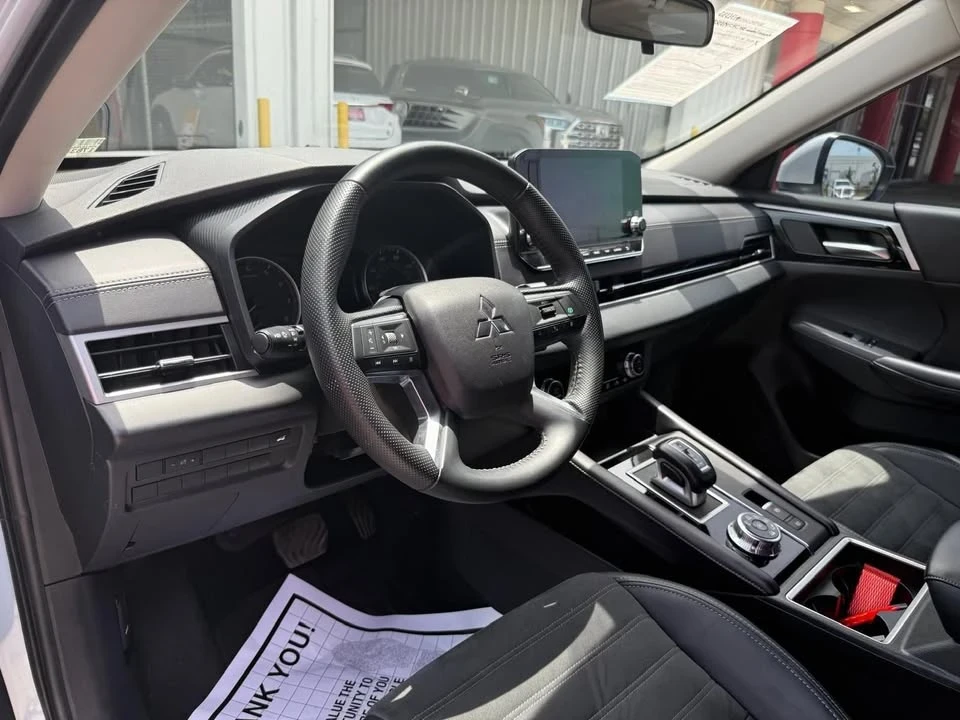 2024 Mitsubishi Outlander - Image 4 of 6