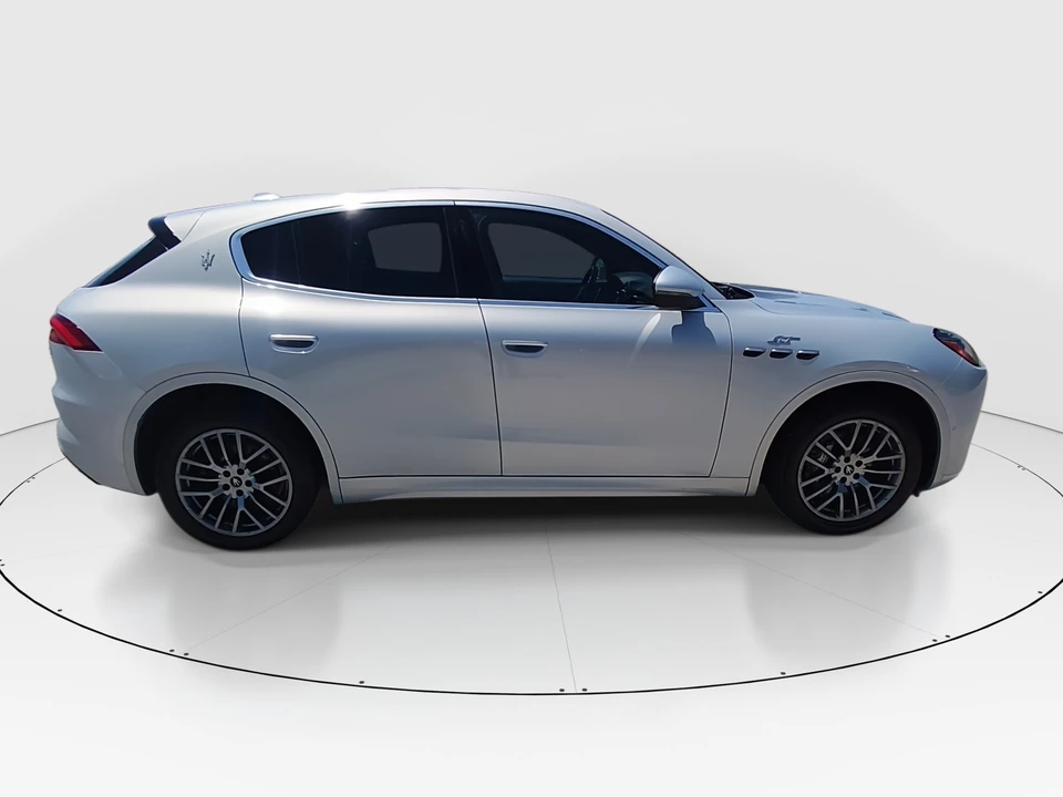2024 Maserati Grecale - Image 8 of 21