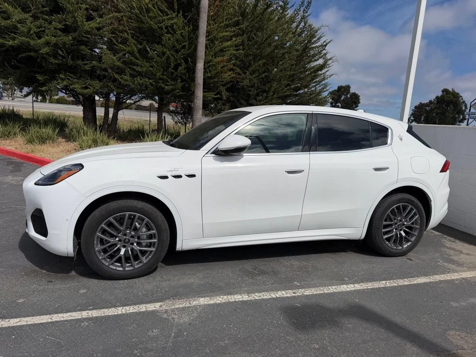 2024 Maserati Grecale - Image 2 of 5