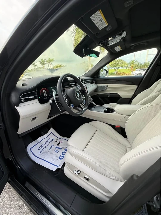 2024 Maserati Grecale - Image 17 of 20