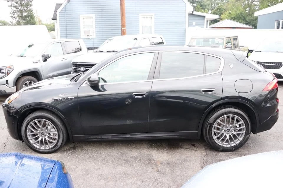 2024 Maserati Grecale - Image 2 of 20