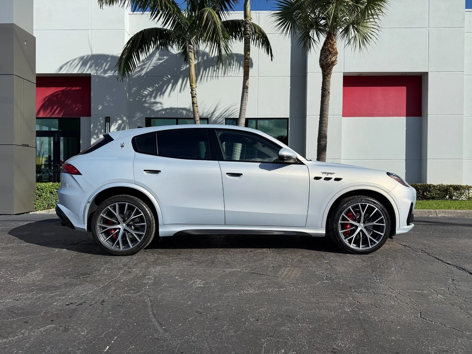 2024 Maserati Grecale - Image 2 of 21
