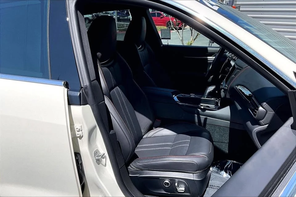 2024 Maserati Levante - Image 5 of 14