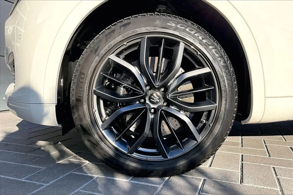 2024 Maserati Levante - Image 7 of 14