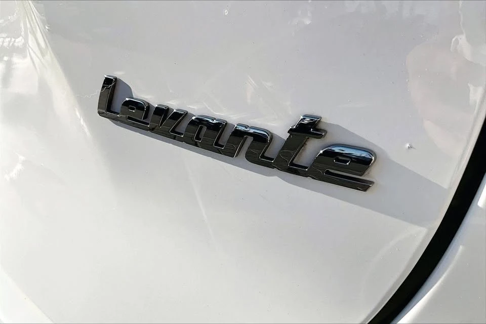 2024 Maserati Levante - Image 6 of 14