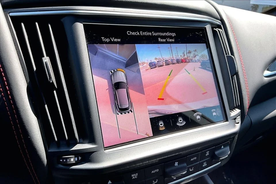 2024 Maserati Levante - Image 10 of 14