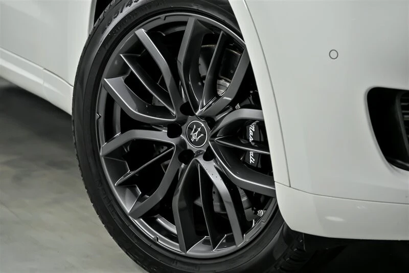 2024 Maserati Levante - Image 4 of 12