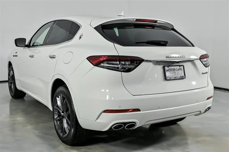 2024 Maserati Levante - Image 10 of 12