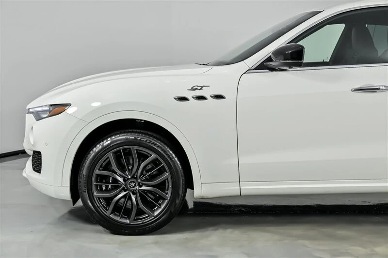 2024 Maserati Levante - Image 7 of 12