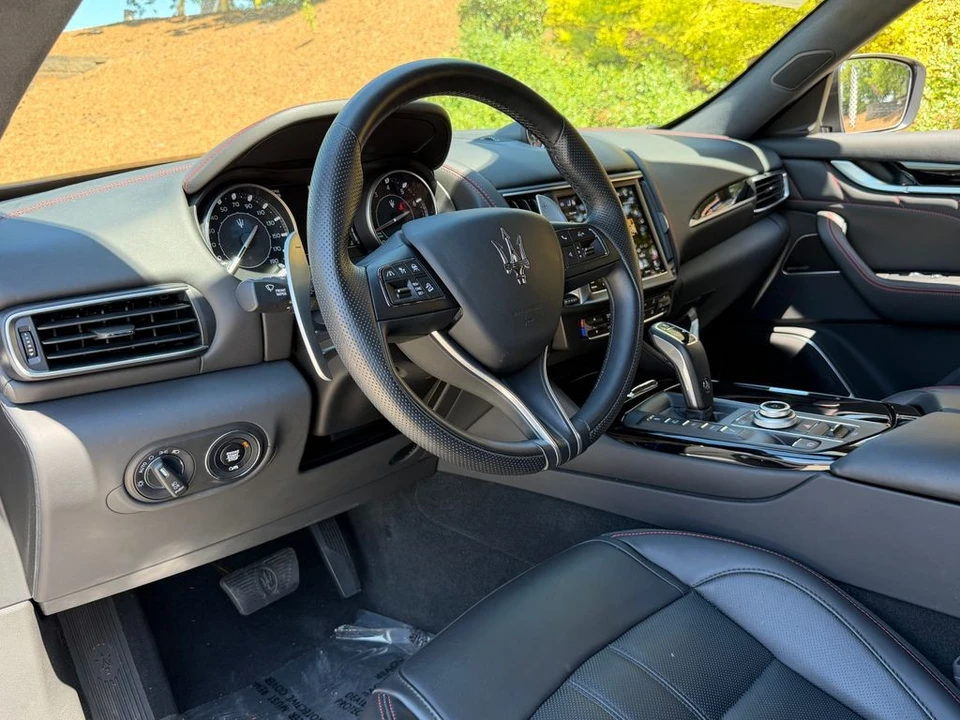 2024 Maserati Levante - Image 15 of 21