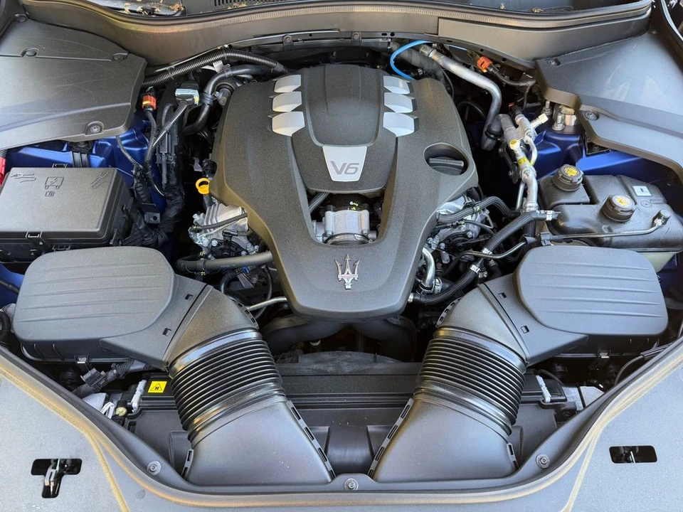 2024 Maserati Levante - Image 10 of 21