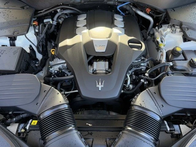 2024 Maserati Levante - Image 12 of 21