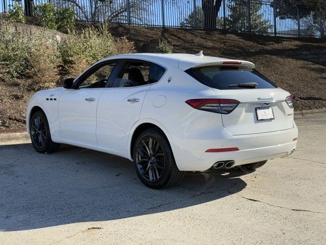 2024 Maserati Levante - Image 9 of 12
