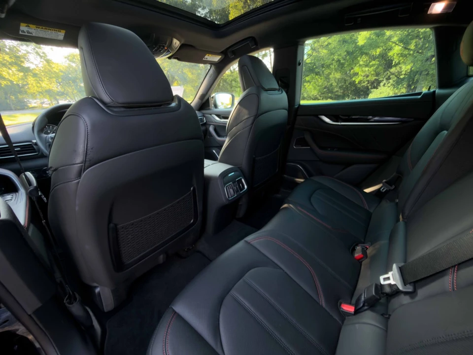 2024 Maserati Levante Modena - Image 18 of 31