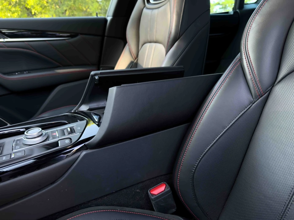 2024 Maserati Levante Modena - Image 14 of 31